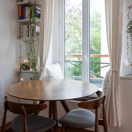 30 M Near The Parc Des Buttes Chaumont Paris